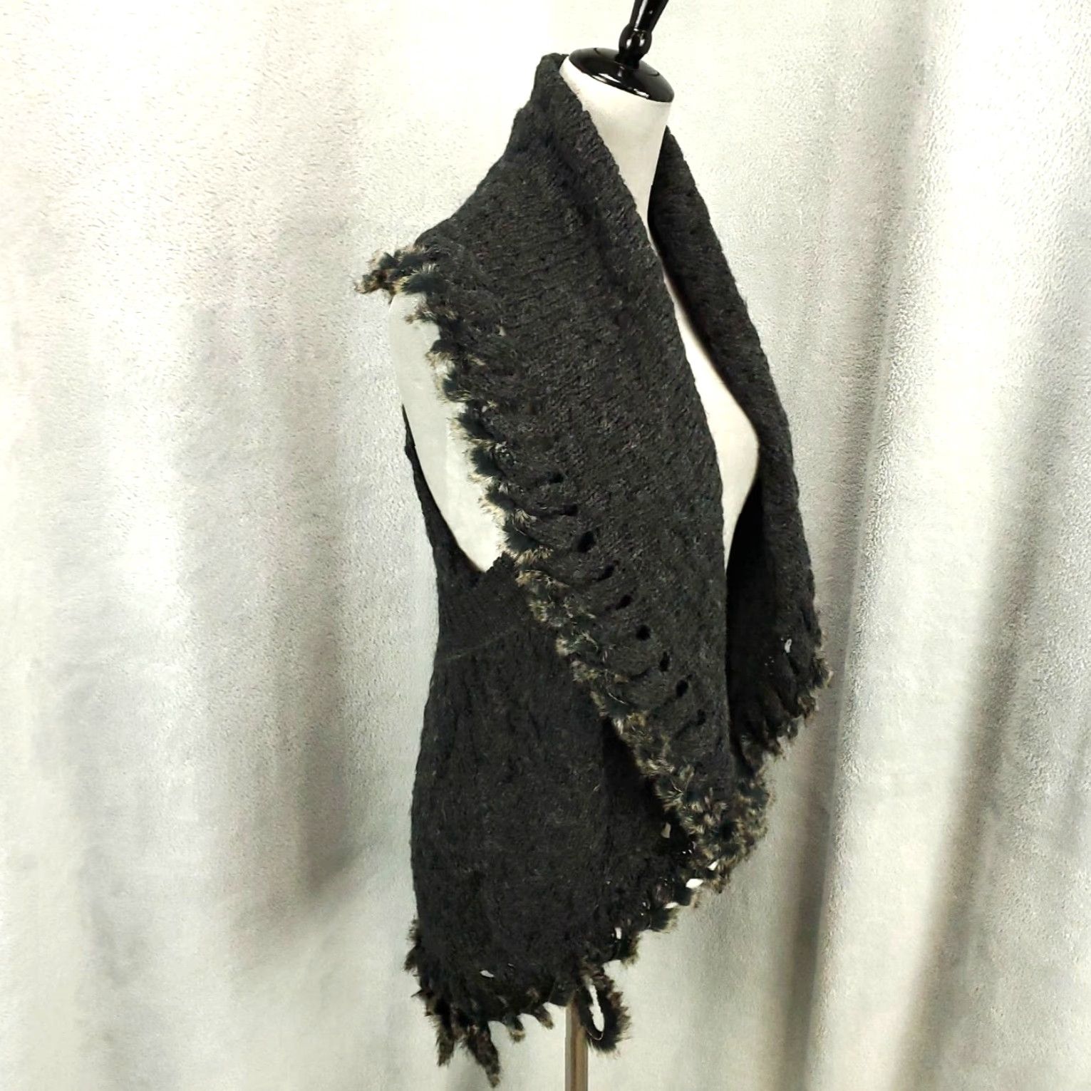 Vintage Womens Cardigan Vest Medium Faux Fur Trim Wool Blend Chunky Boho Size M / US 6-8 / IT 42-44 - 2 Thumbnail