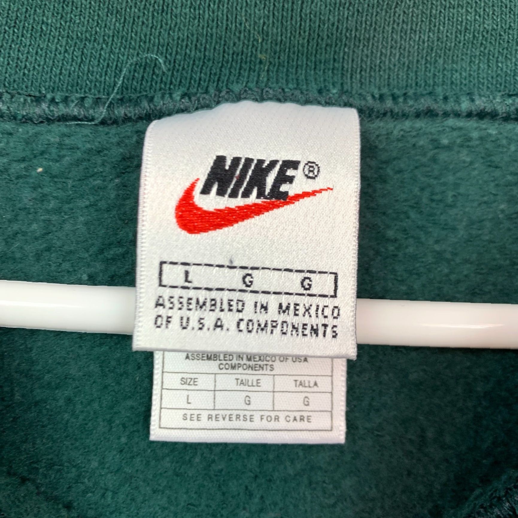 Nike VINTAGE Nike Green Small Swoosh Blank Crew Sweatshirt L Men/Women? Unisex Adults. Size US L / EU 52-54 / 3 - 7 Thumbnail
