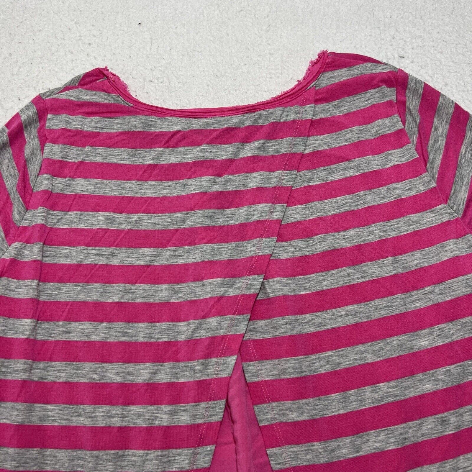 Vince Camuto Vince Camuto Medium Splitback Pink Striped T Shirt Crewneck Size M / US 6-8 / IT 42-44 - 11 Thumbnail