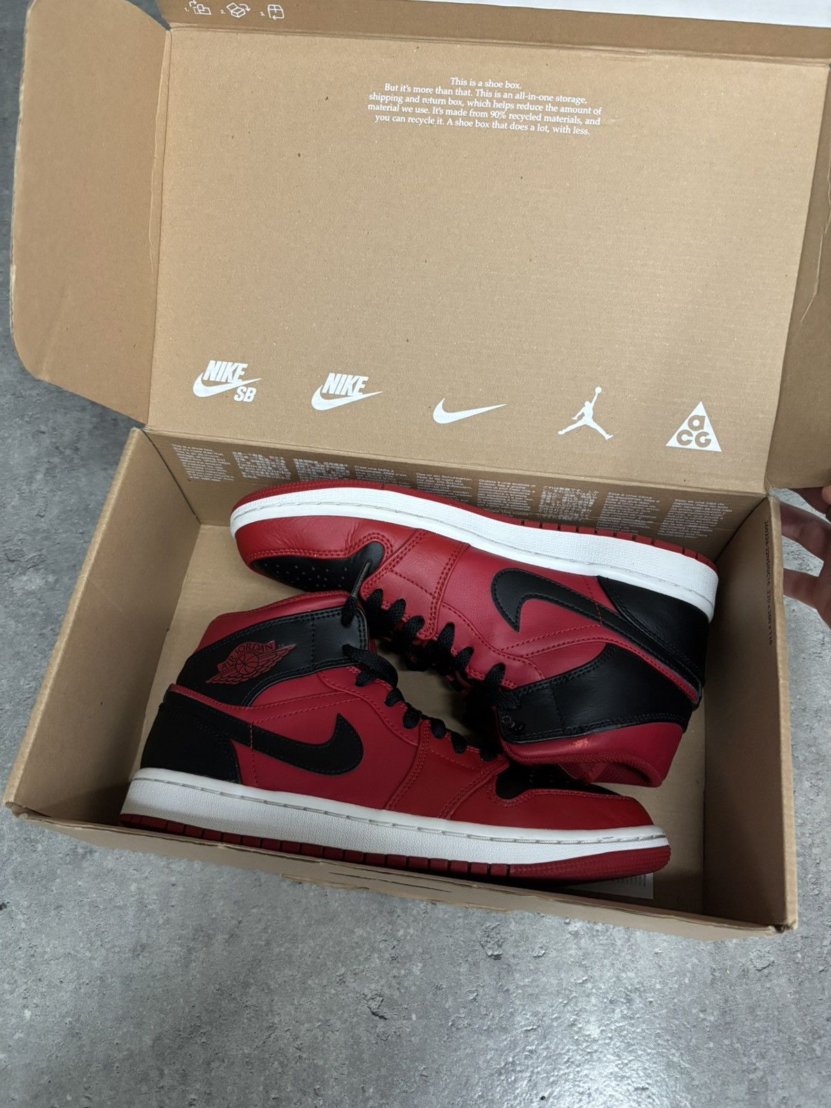 Jordan Brand Nike Air Jordan 1 Mid Reverse Bred Like New Streetwear Size US 7 / EU 40 - 14 Thumbnail