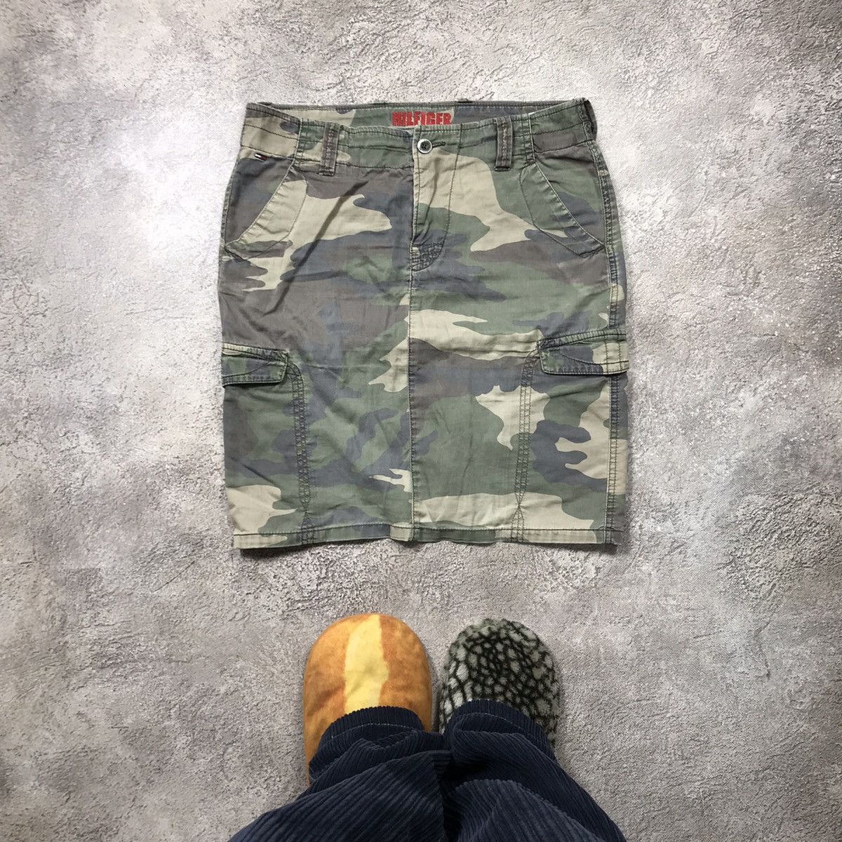 Vintage Vintage Y2K Camo Cargo Shorts Baggy Streetwear Distressed 31 Size 31" - 1 Thumbnail