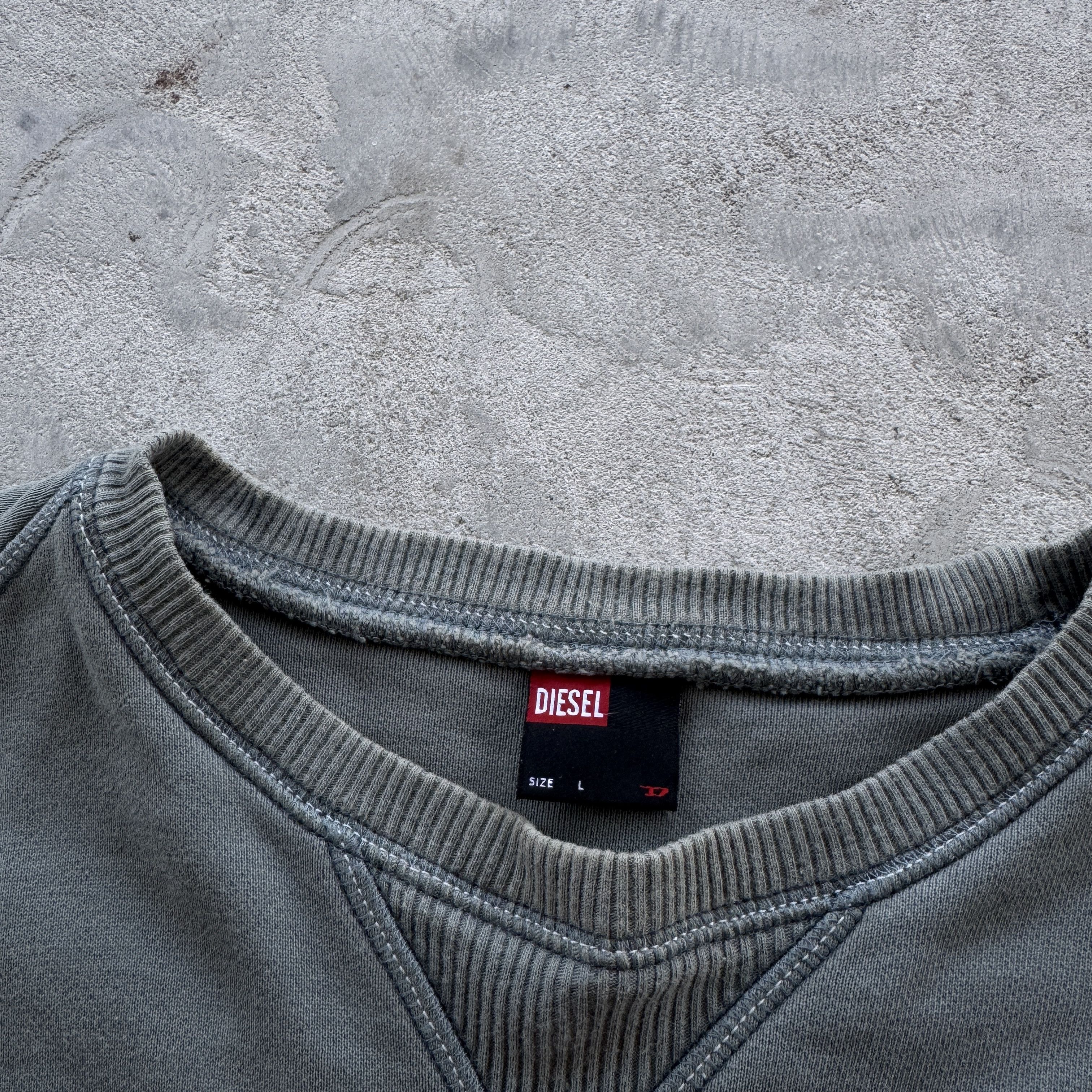 Diesel Vintage 90s Diesel Faded Crewneck Sweatshirt Size US L / EU 52-54 / 3 - 5 Thumbnail