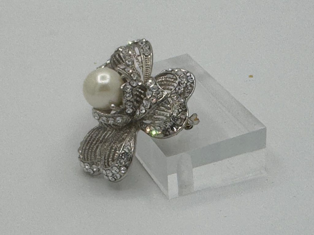 The Unbranded Brand Sparkling Rhinestone Bow Brooch w/ Pearl – 1.75" Size ONE SIZE - 3 Thumbnail