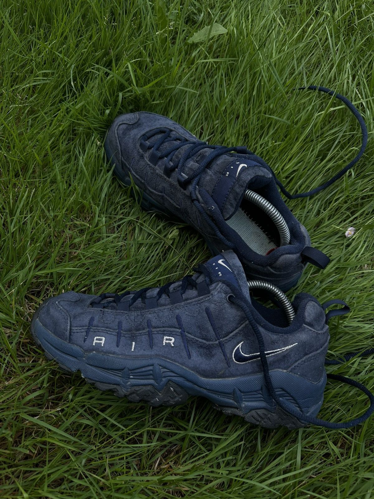 The 1975 × Vintage Baskets Nike Air Perish 1999s Size US 8.5 / EU 41-42 - 2 Thumbnail