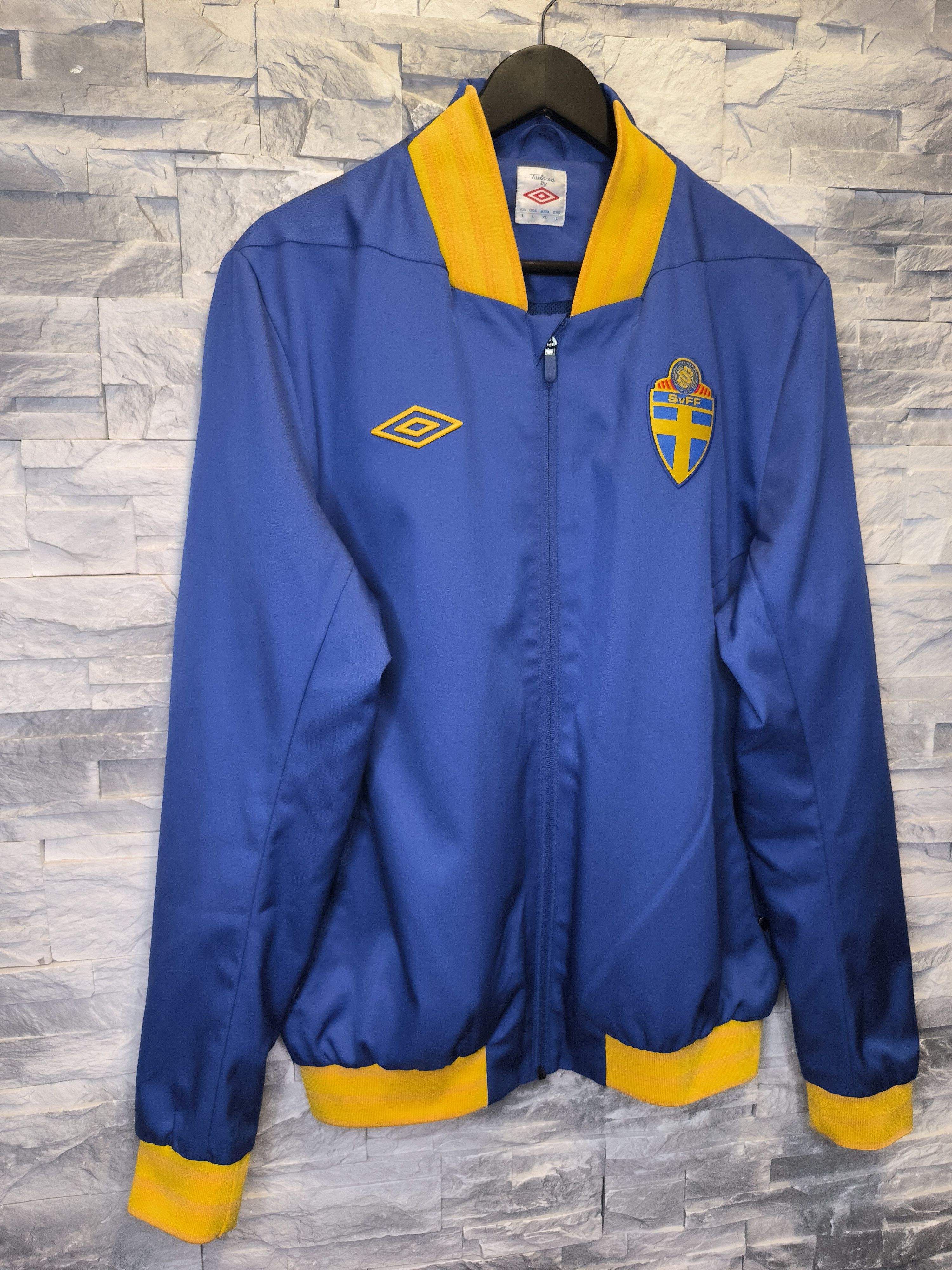 Umbro Umbro Sverige Sweden Training Zip Jacket Vintage Football Size US L / EU 52-54 / 3 - 3 Thumbnail