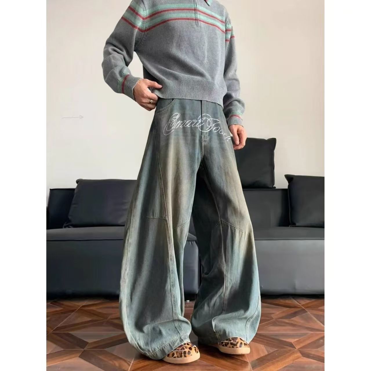 Vintage Men's Distressed Washed Curved-Leg Jeans Size US 32 / EU 48 - 2 Thumbnail