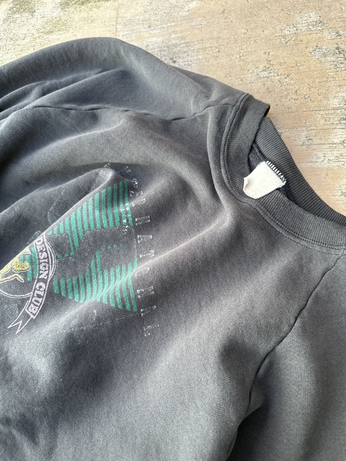 Fruit Of The Loom × Vintage Vintage 90s Faded Black USA International Sweatshirt Size US L / EU 52-54 / 3 - 3 Thumbnail