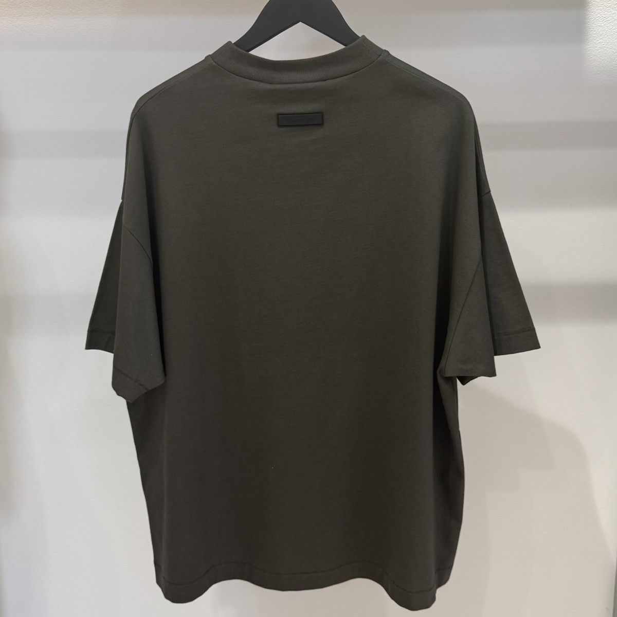 Fear of God Fear of God Essentials Tee olive Size US XS / EU 42 / 0 - 2 Thumbnail