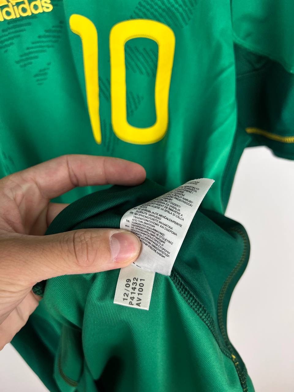 Adidas South African Adidas 2009 Pienaar 10 jersey t-shirts size L Size US L / EU 52-54 / 3 - 5 Thumbnail
