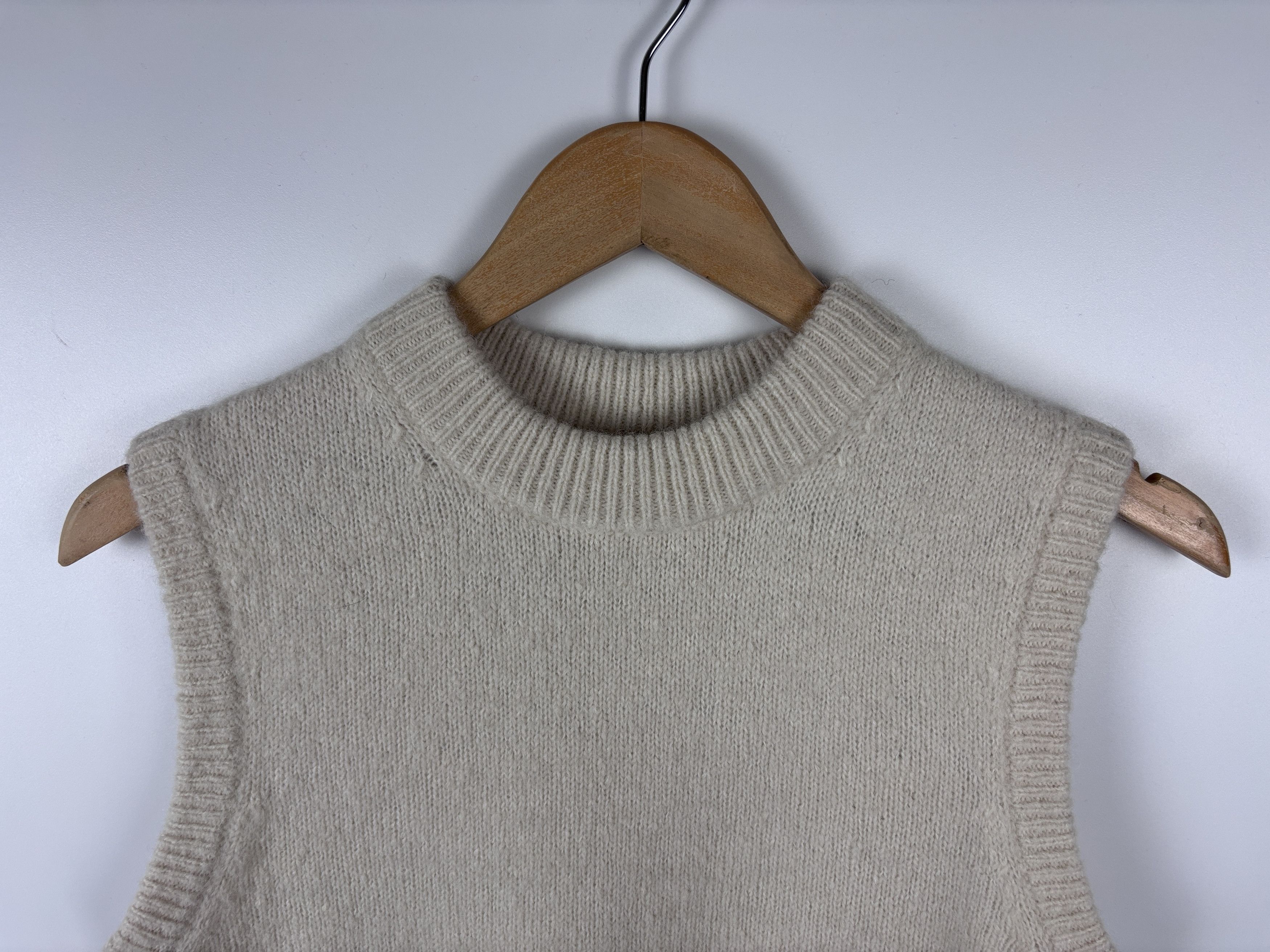 Arket Womens Arket Knitted Alpaca Yak Wool Vest Beige Size S Size S / US 4 / IT 40 - 2 Thumbnail