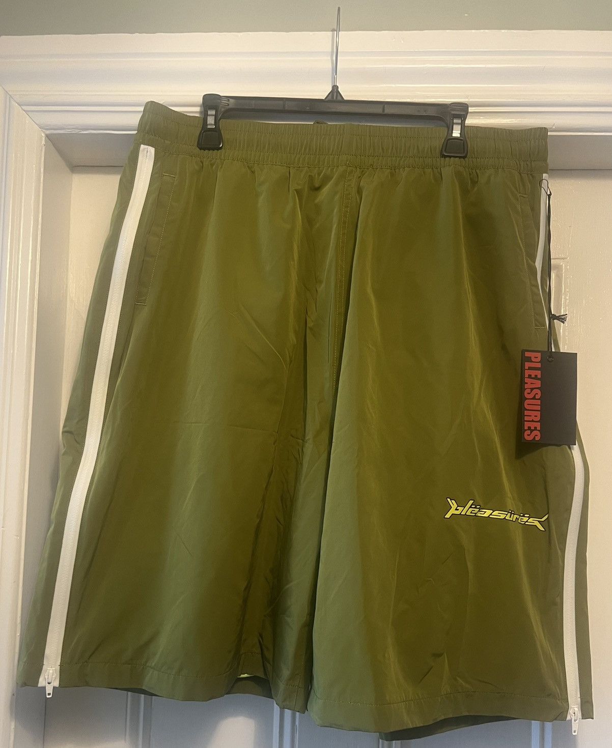 Pleasures Authentic Pleasures Venus Sport Shorts olive green XXL Size US 40 / EU 56 - 1 Thumbnail