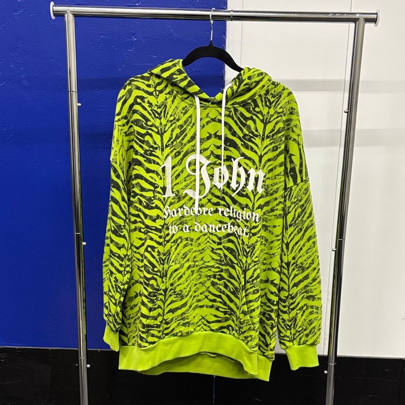 John Richmond NWT John Richmond Neon Green Zebra Sweater unisex Size S Size S / US 4 / IT 40 - 4 Thumbnail
