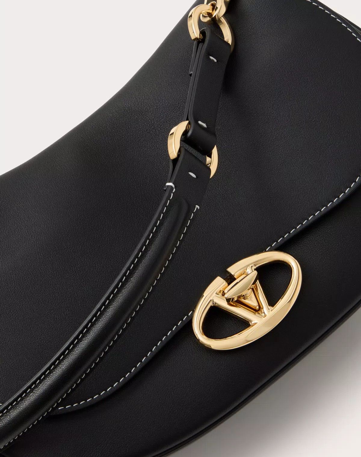 Valentino oc11z0725 Size:OS/ Shoulder Bag In Nappa Calfskin in Black Size ONE SIZE - 7 Thumbnail