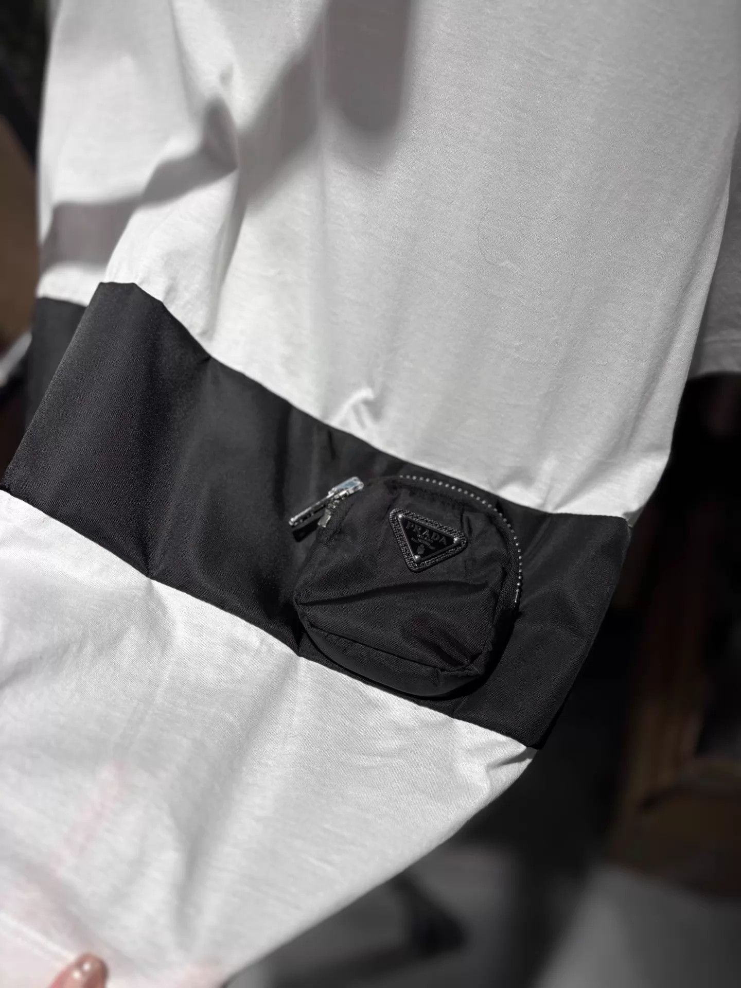 Prada Prada Classic Coin Purse White Short Sleeve Mint M Size M / US 6-8 / IT 42-44 - 3 Thumbnail