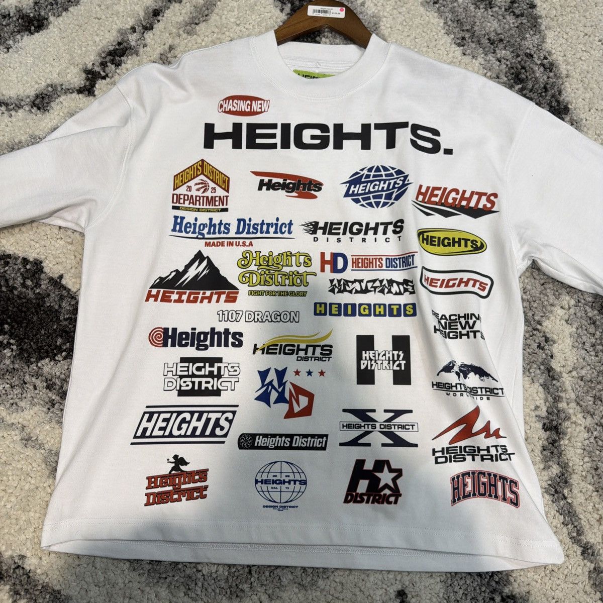 Cape Heights Heights District Graphic SHORT Sleeve Chasing New Heights Size US M / EU 48-50 / 2 - 4 Thumbnail