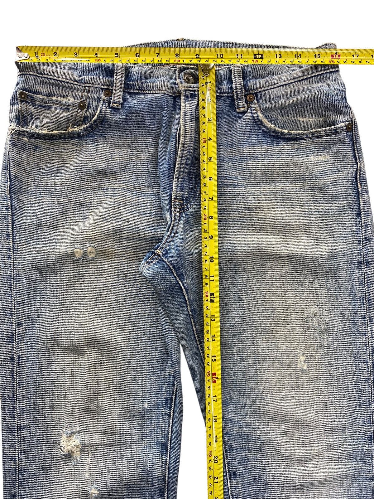 Uniqlo Uniqlo Light Wash Ripped Style Straight Leg Jeans Size US 32 / EU 48 - 6 Thumbnail