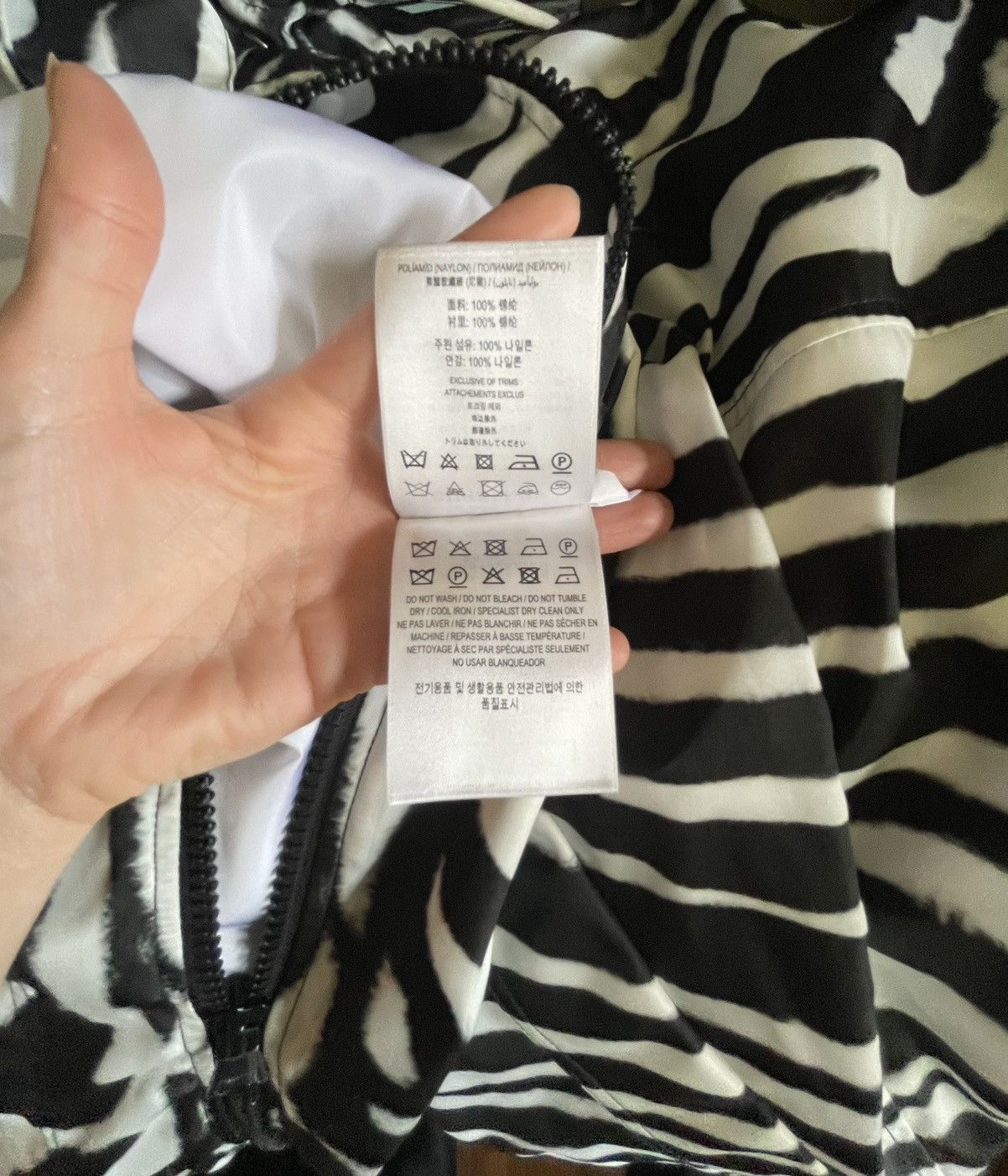 Burberry Burberry zebra raincoat with detachable hood NEW Size M / US 6-8 / IT 42-44 - 12 Thumbnail