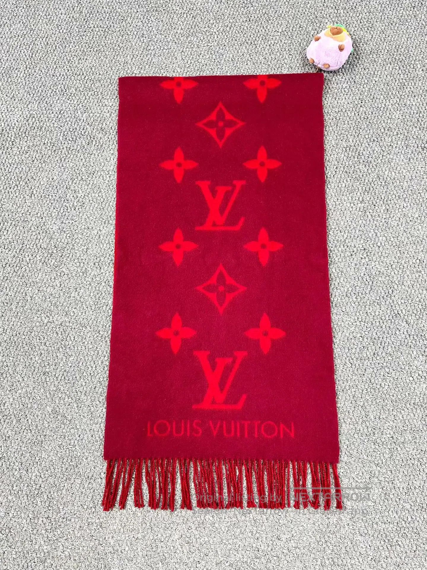 Louis Vuitton Louis Vuitton Red Logo Printed Double-sided Cashmere Scarf Size ONE SIZE - 2 Thumbnail