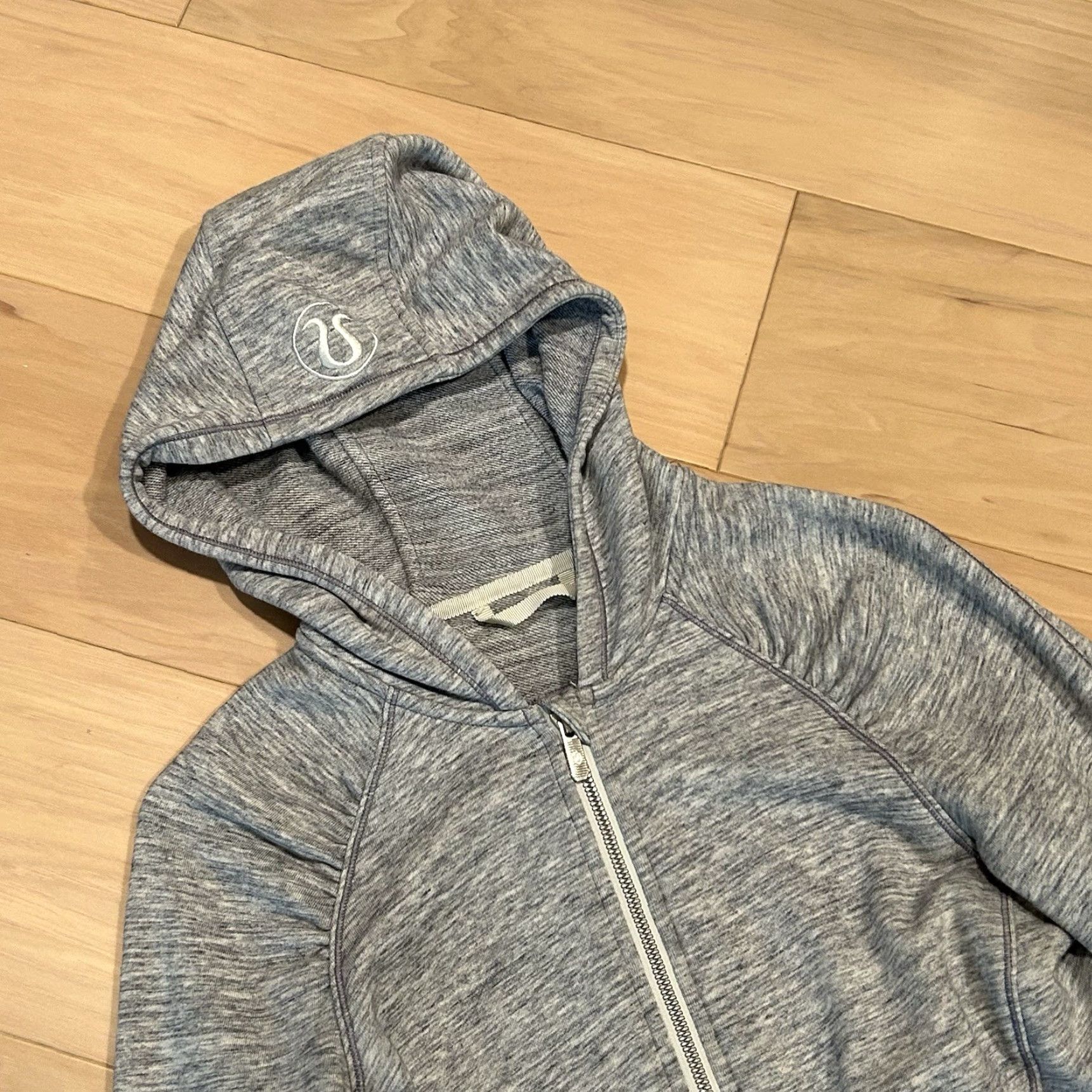 Lululemon Lululemon Hooded Jacket Full Zip Gray Women’s 4 Jacket Long Sleeve Pockets Athleisure Winter Spring Fall Size S / US 4 / IT 40 - 2 Thumbnail