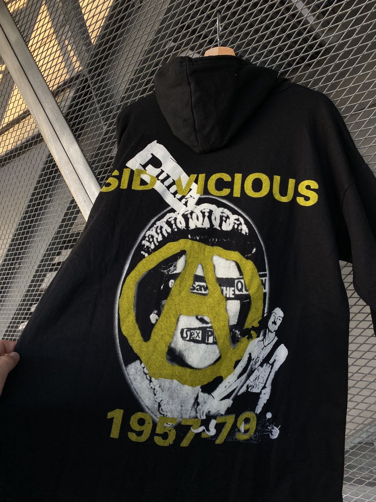 Band Tees Vintage Sex Pistols Sid Vicious Overprinted Hoodie Size US XL / EU 56 / 4 - 11 Thumbnail