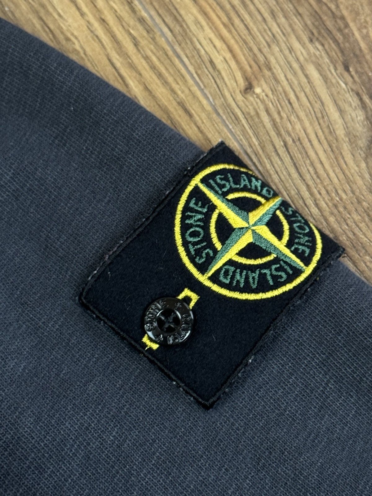 Stone Island Crewneck Stone Island original casual streetwear item Size US M / EU 48-50 / 2 - 3 Thumbnail