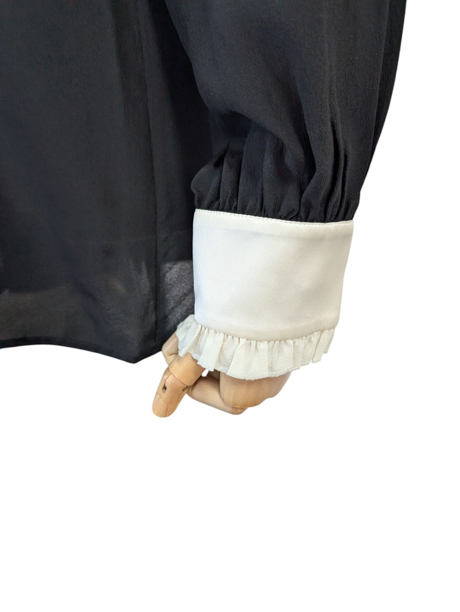 Gucci Gucci Black Silk Blouse With Whitefrill Trim Size M / US 6-8 / IT 42-44 - 5 Thumbnail