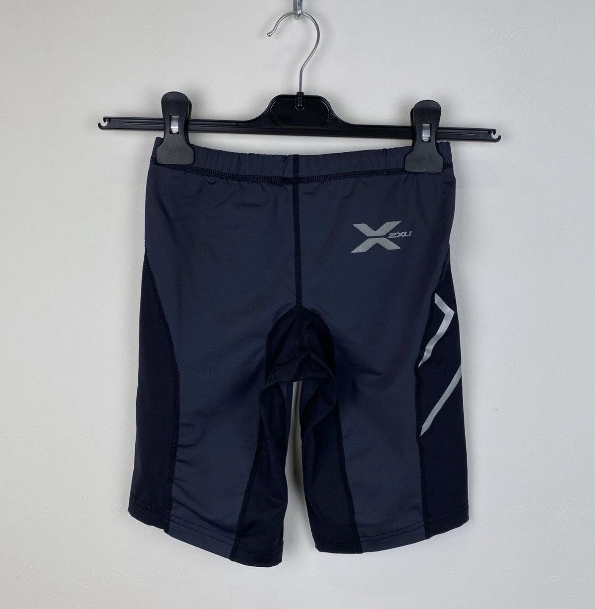 2XU 2XU Mid-Rise Athletic Compression Shorts Women’s Sz XS Black Size 26" / US 2 / IT 38 - 6 Thumbnail