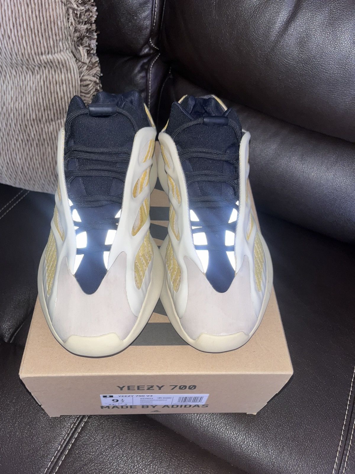 Yeezy YEEZY 700 V3 - SEND OFFERS ‼️ Size US 9.5 / EU 42-43 - 4 Thumbnail