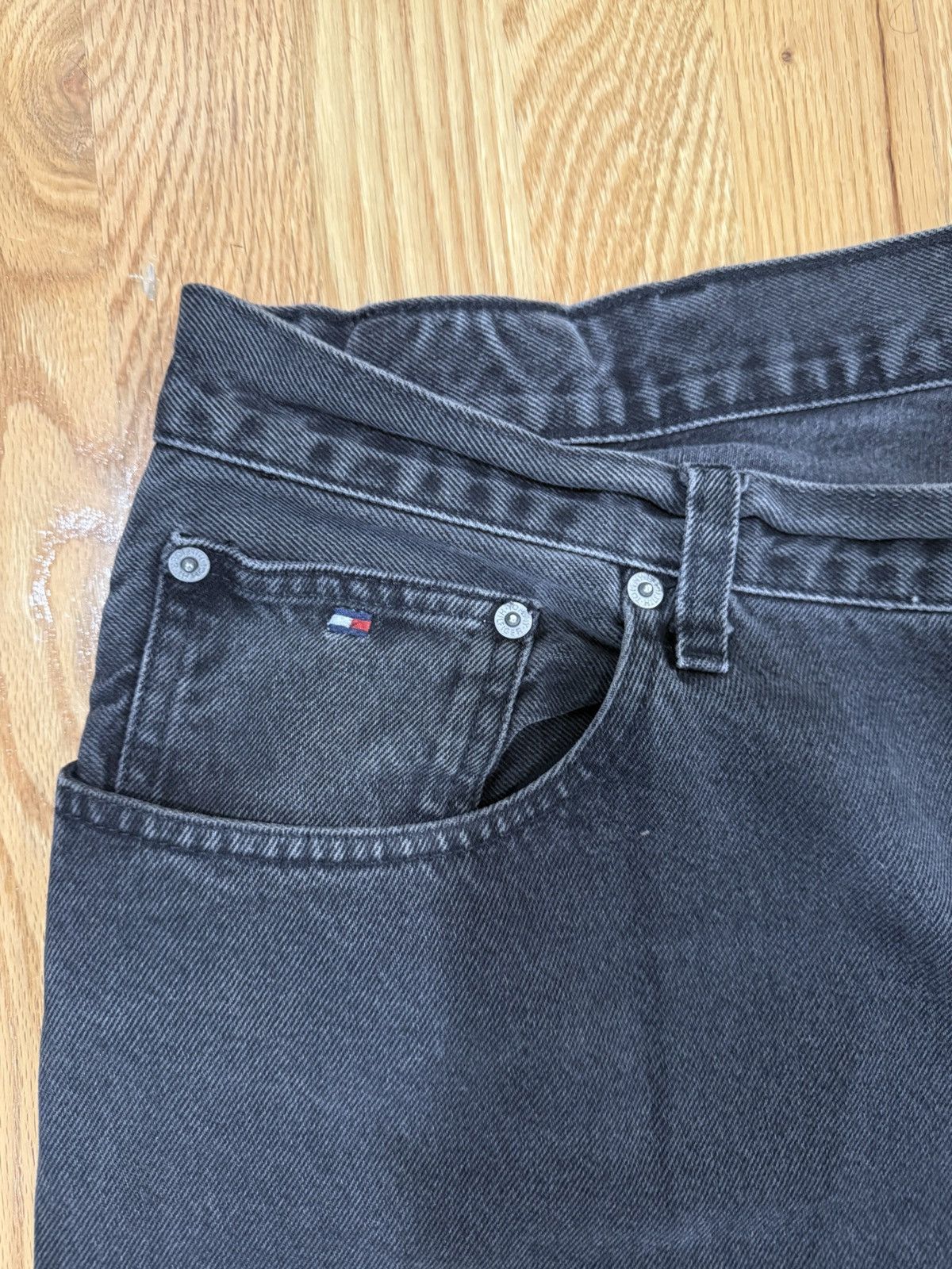 Tommy Hilfiger Tommy Hilfiger Relaxed Fit Vintage Denim Size US 40 / EU 56 - 2 Thumbnail