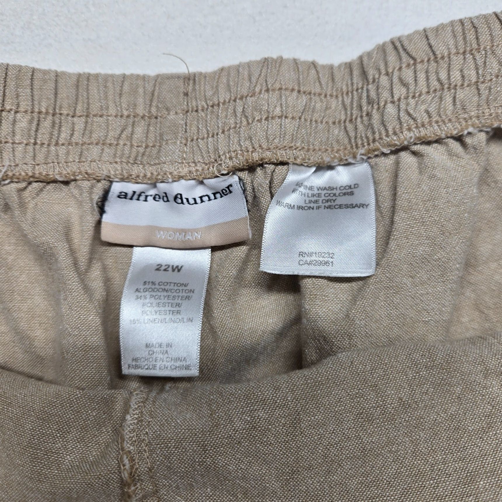 Vintage Alfred Dunner Pants Capris Beige Stretch 22W Womens Plus Size Adults Size 22 Beige Stretch Pants Women Size 40" / US 18 - 2 Thumbnail