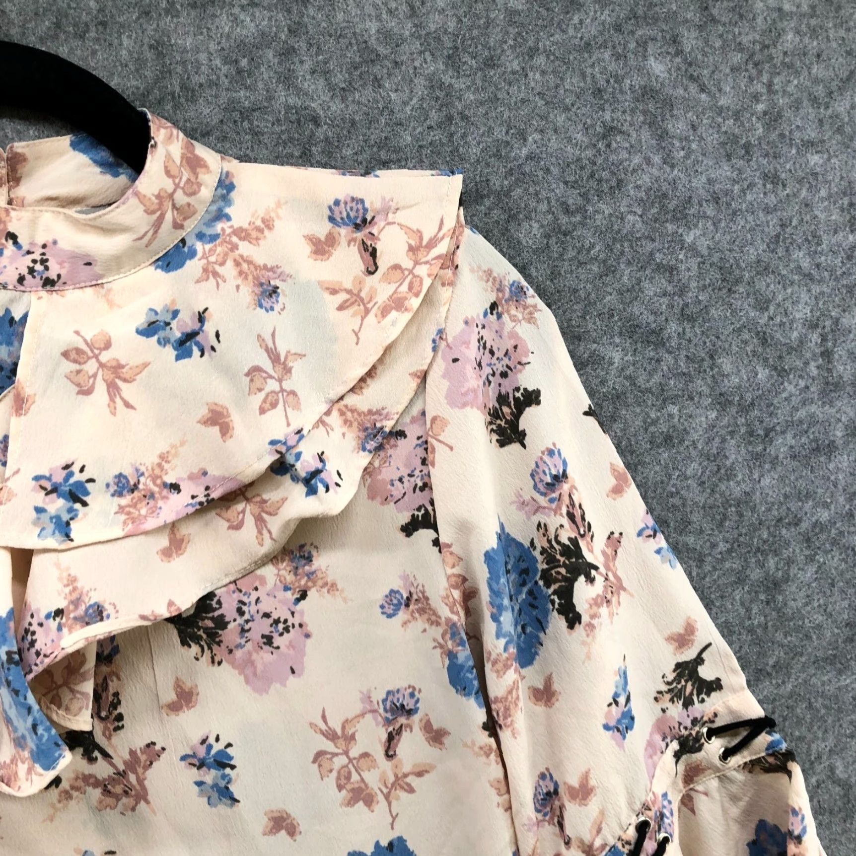 Asos ASOS Blouse Womens 2 Cream Floral 3/4 Bell Sleeve Asymmetric Tiered Ruffle Size XS / US 0-2 / IT 36-38 - 6 Thumbnail