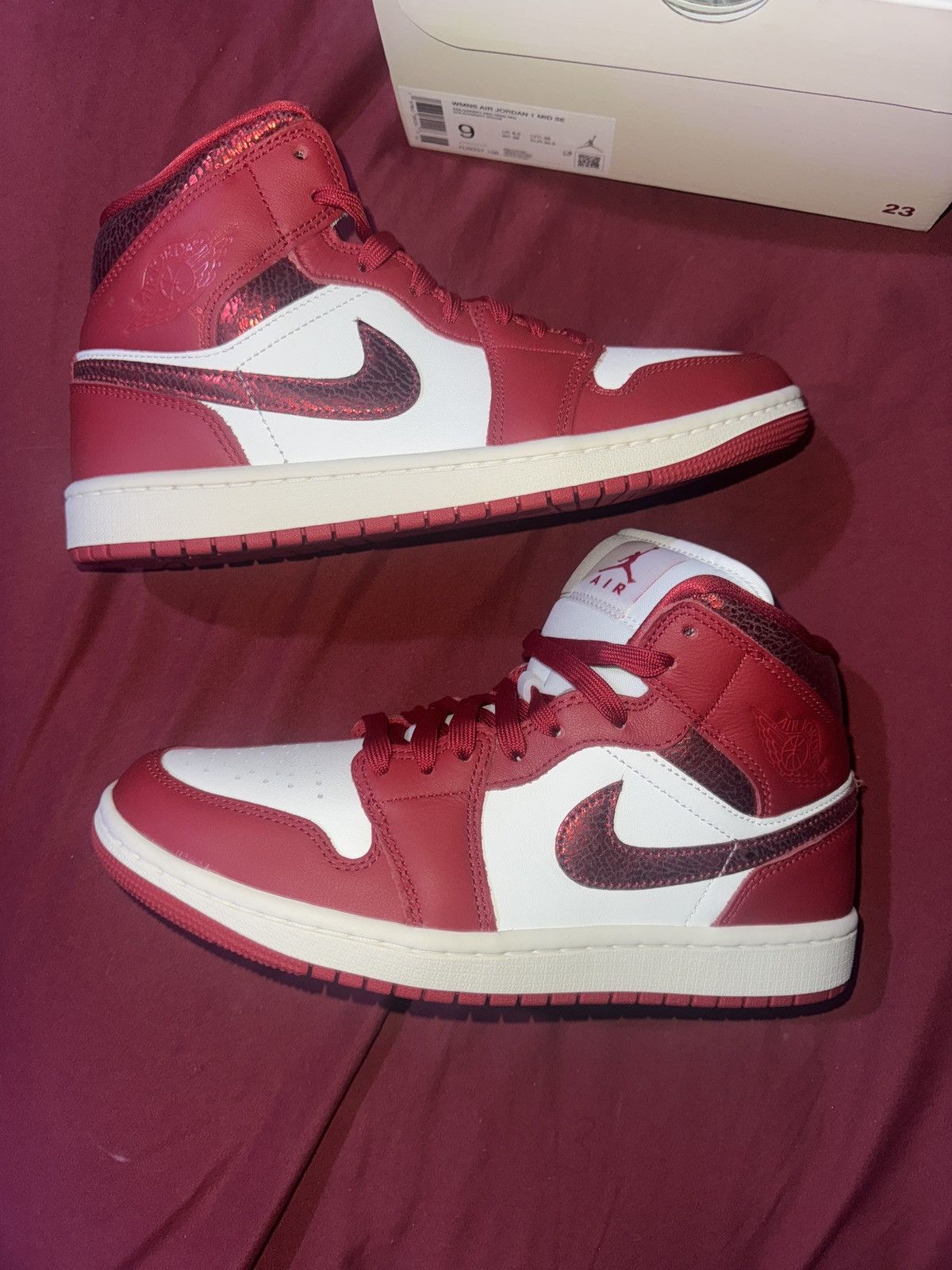 Jordan Brand Red cracked leather jordan 1’s Size US 9 / IT 39 - 7 Thumbnail