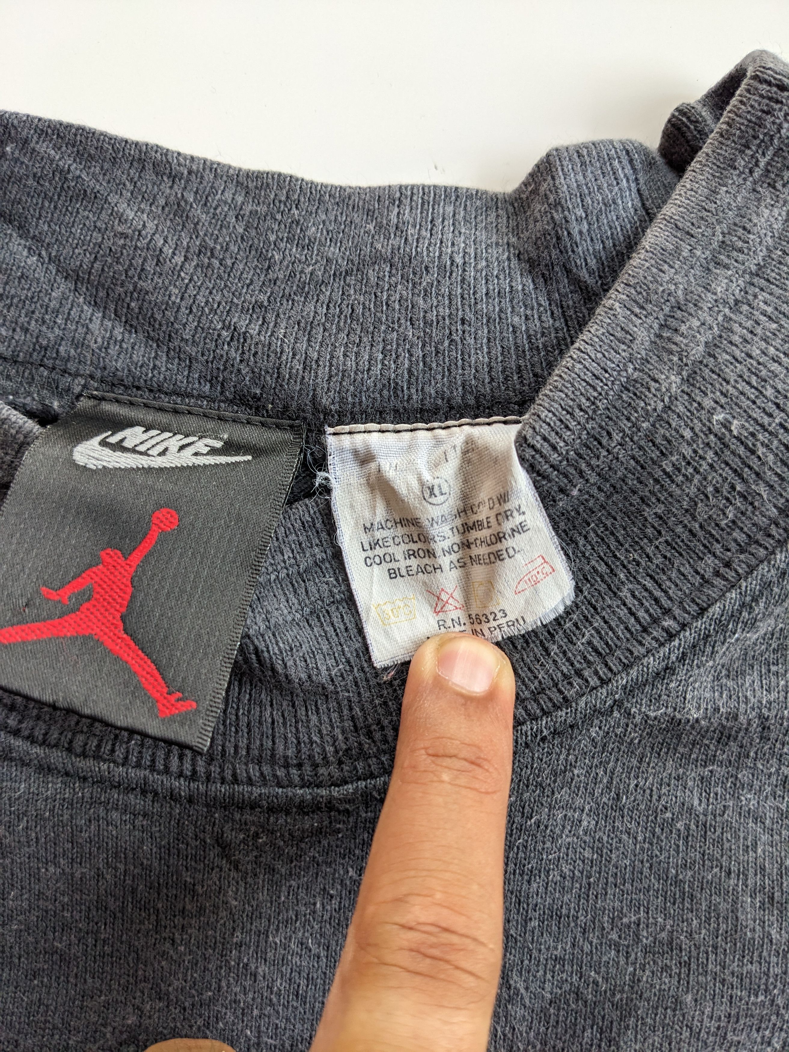 Jordan Brand × Nike × Vintage Vintage 90s Nike Air Jordan sweatshirt Size US XL / EU 56 / 4 - 4 Thumbnail