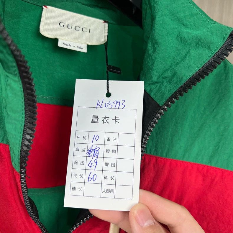 Gucci Gucci Size 10 Red and green embroidered letter zipper wind Size US M / EU 48-50 / 2 - 6 Thumbnail