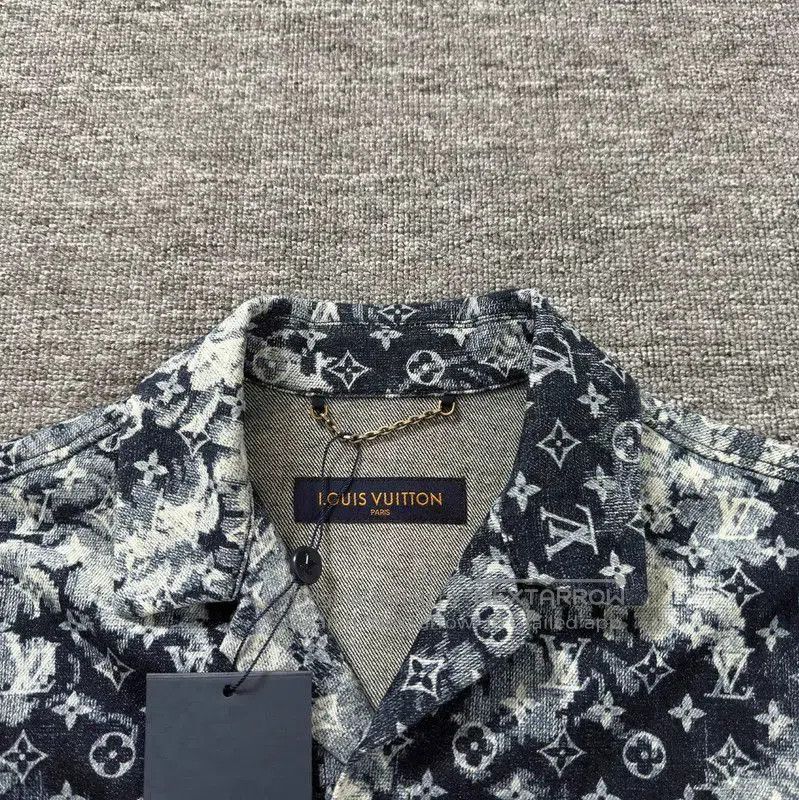 Louis Vuitton Louis Vuitton Men's Casual Blue Shirt . Size US S / EU 44-46 / 1 - 3 Thumbnail
