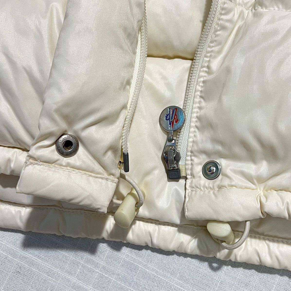 Moncler Moncler women’s vintage puffer Size S / US 4 / IT 40 - 15 Thumbnail