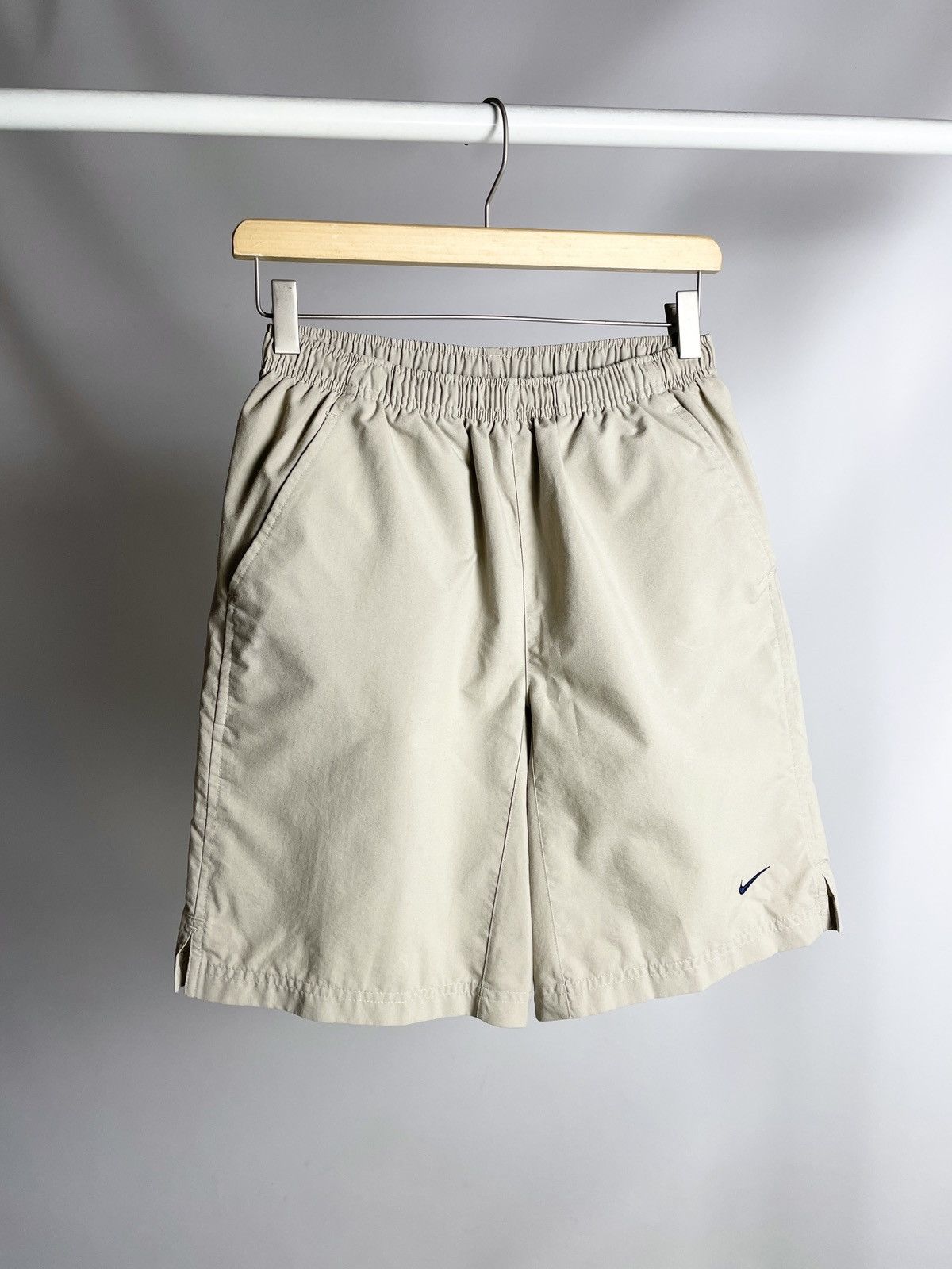 Nike VINTAGE 🍫 Nike Beige Classic logo retro Shorts Size US 30 / EU 46 - 1 Thumbnail