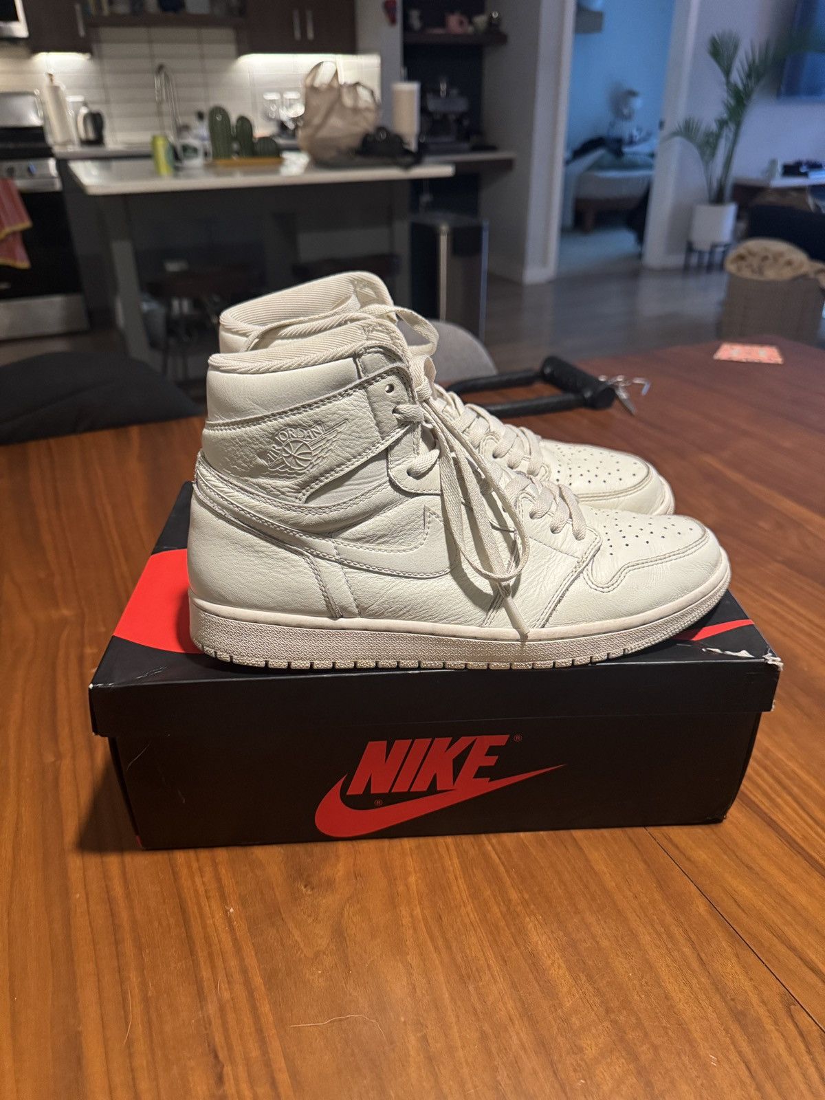 Jordan Brand × Nike Air Jordan 1 Retro High OG Size US 11 / EU 44 - 2 Thumbnail