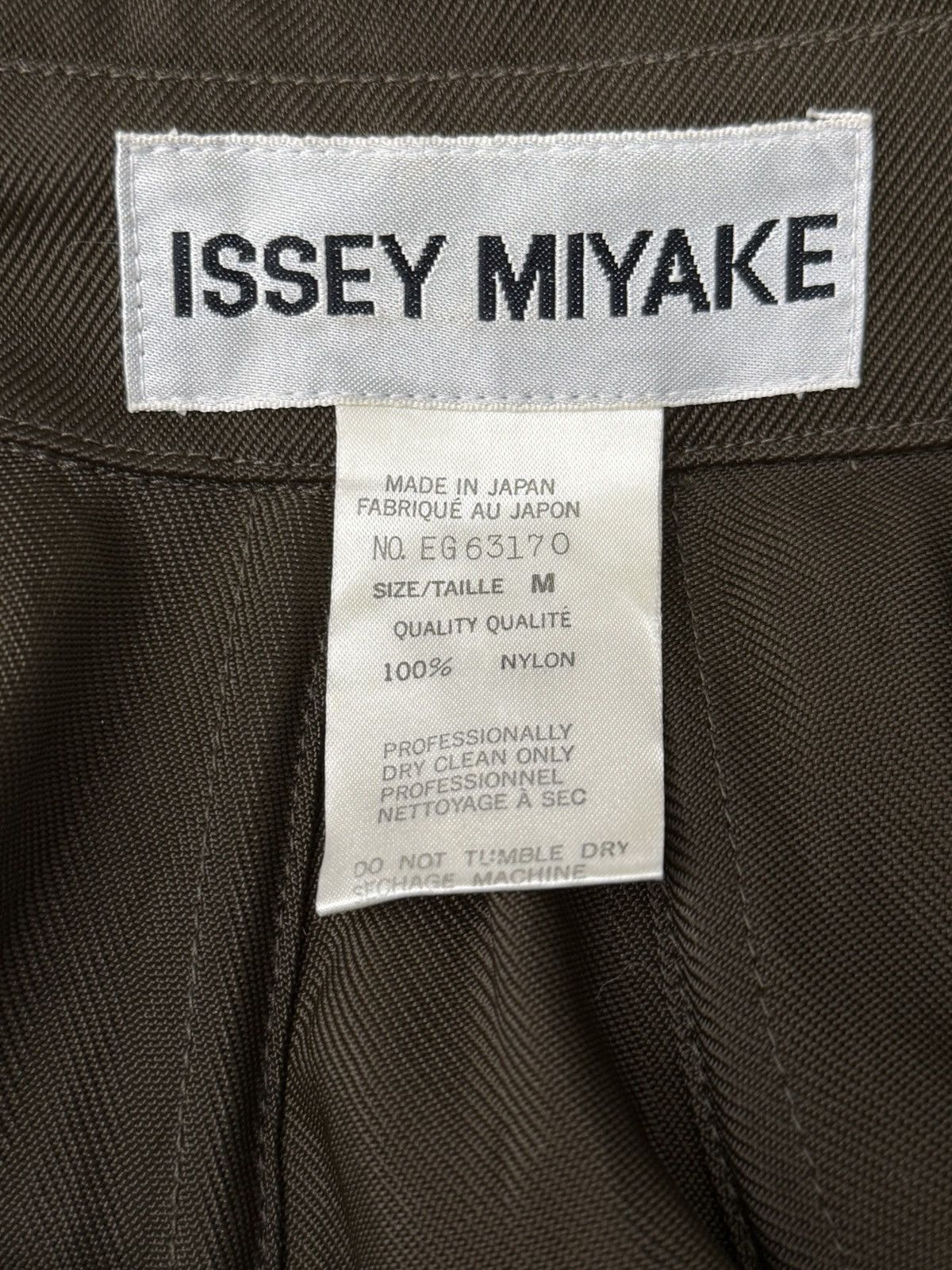 Issey Miyake × Vintage Umbrella-shaped, bead-tail pleated nylon coat. Size M / US 6-8 / IT 42-44 - 4 Thumbnail