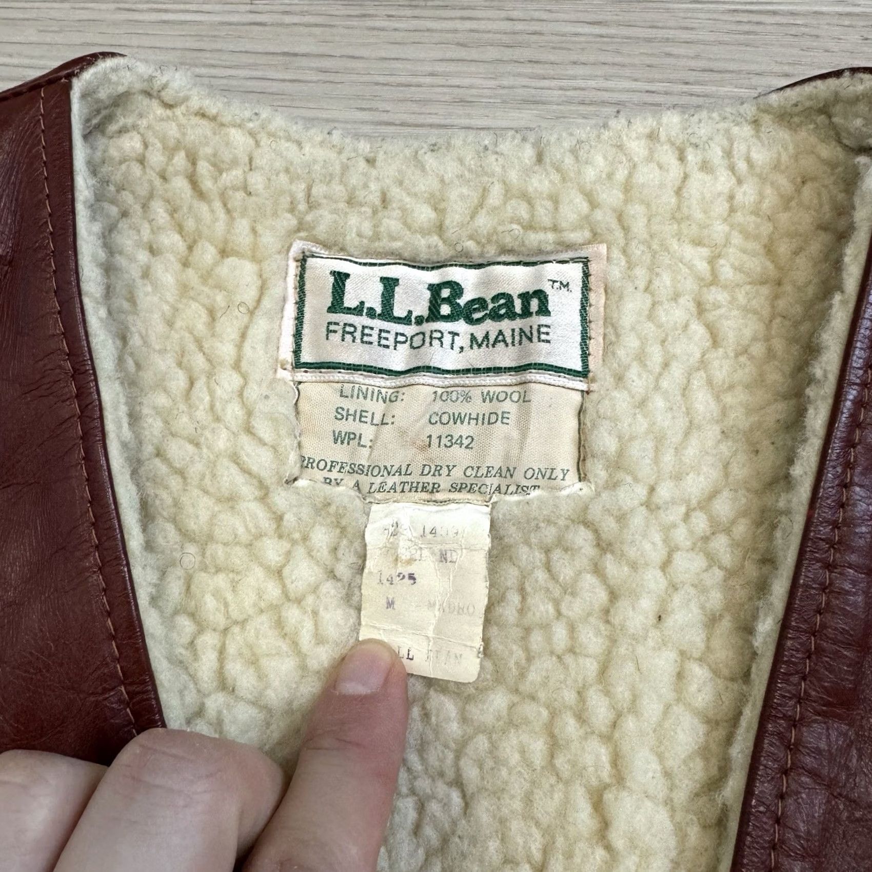 Vintage VINTAGE L.L.Bean Vest Mens Medium Cowhide Leather Wool Shearling Lined 70s 80s Brown Wool Lined 80s Mens Vintage Size US M / EU 48-50 / 2 - 8 Thumbnail