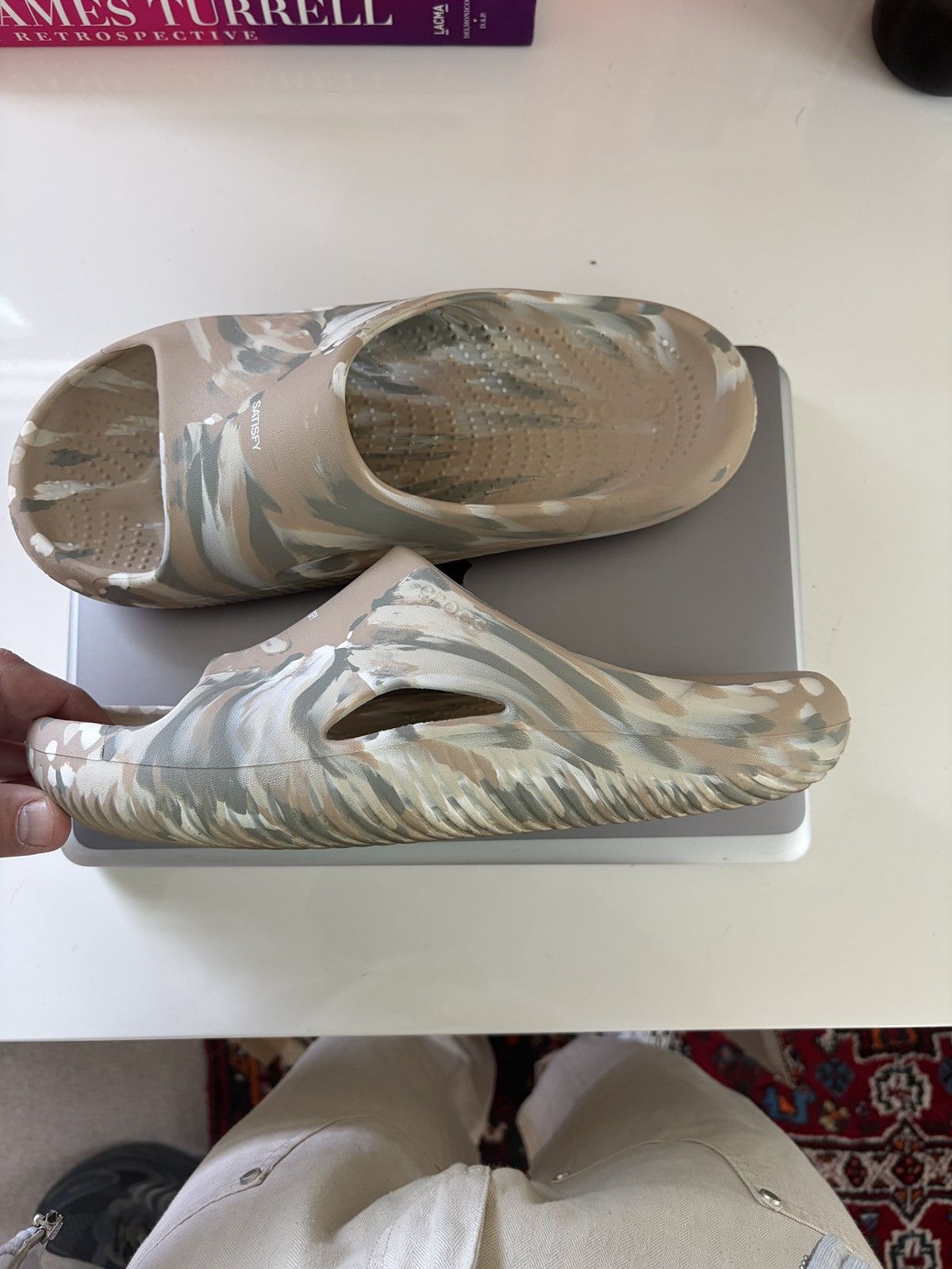 Satisfy Crocs Recovery slides