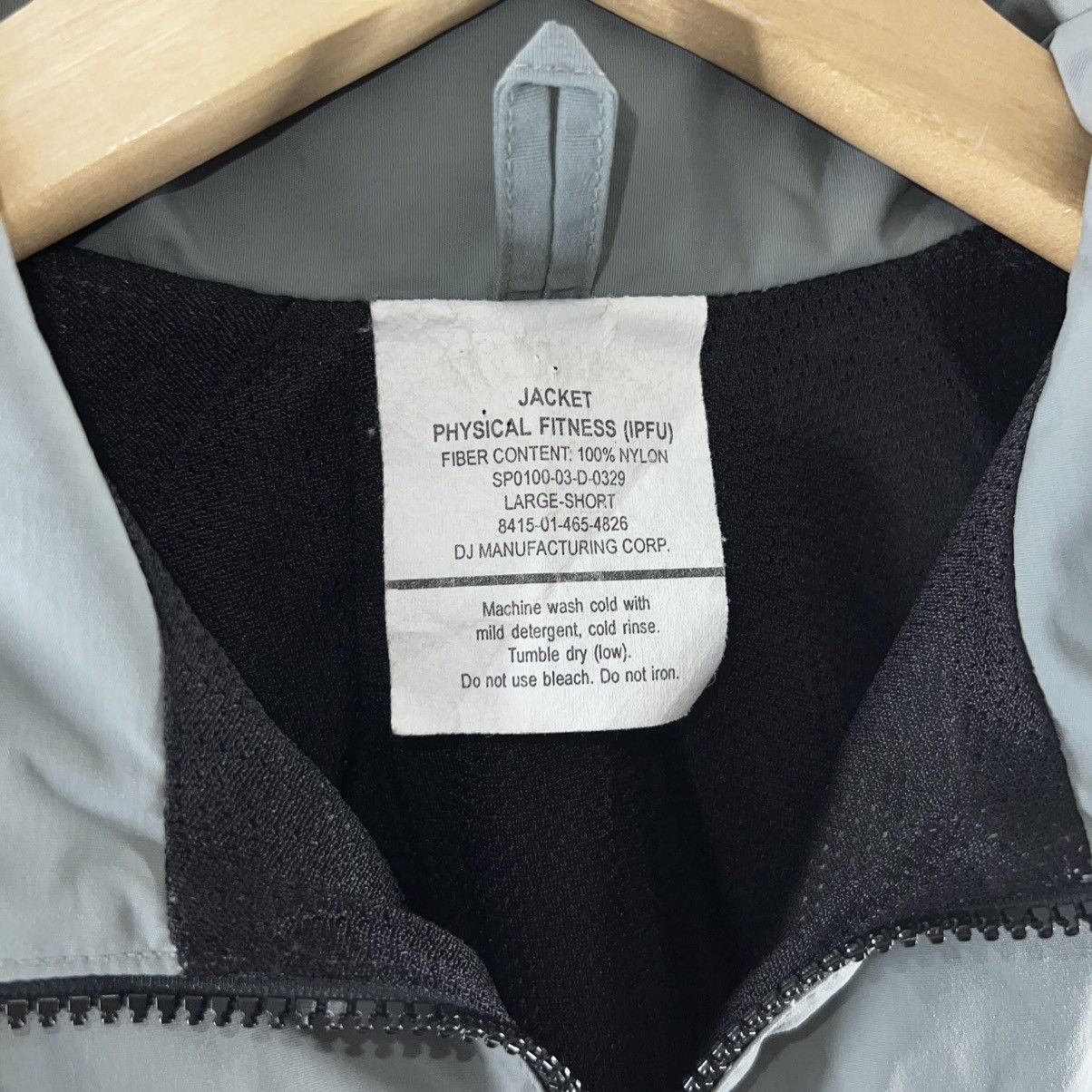 Vintage VINTAGE US ARMY IPFU REFLECTIVE LOGO TRAINING JACKET Size US L / EU 52-54 / 3 - 8 Thumbnail