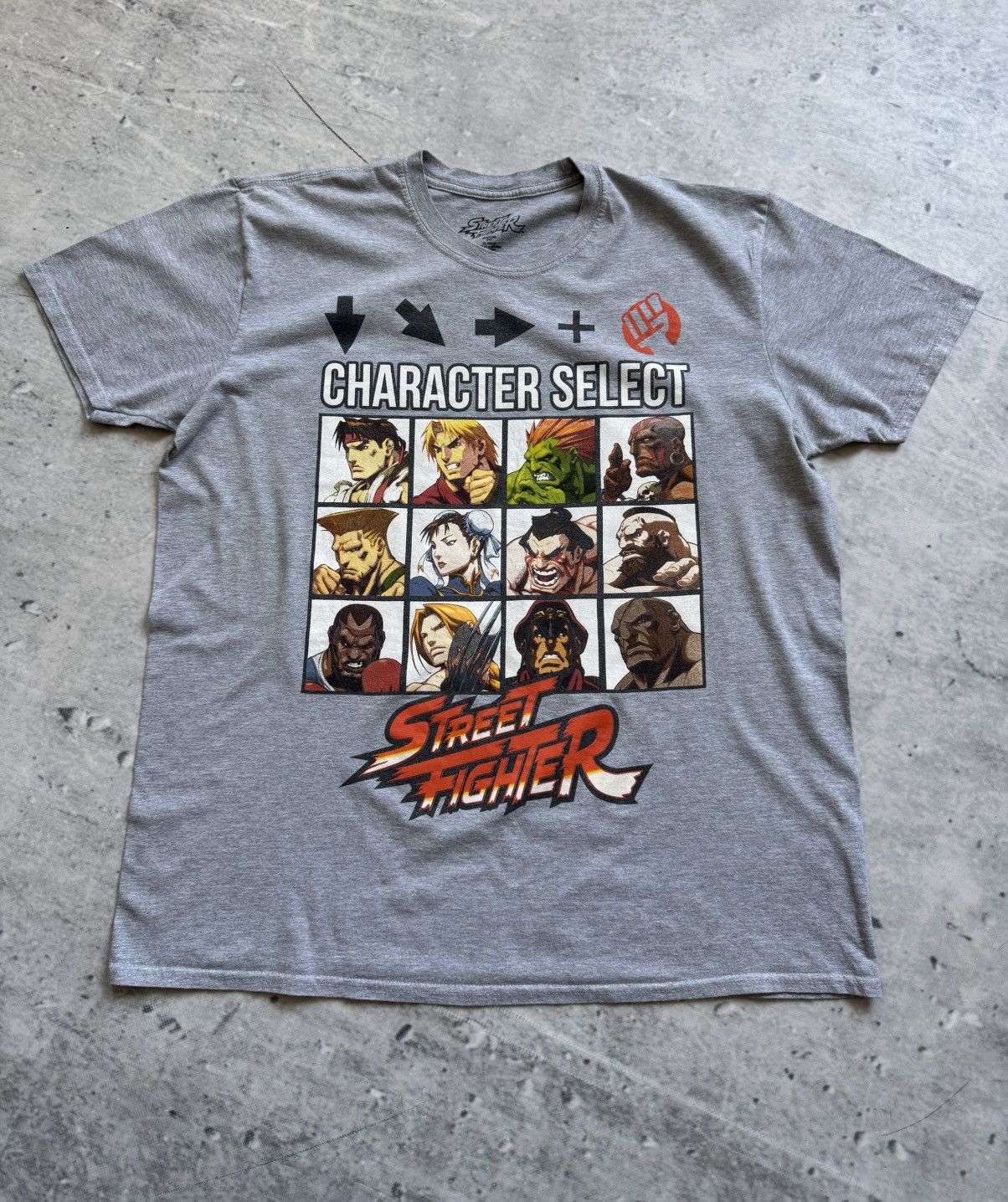Street Fighter × Vintage Street fighter Capcom character select big logo Size US XL / EU 56 / 4 - 1 Thumbnail