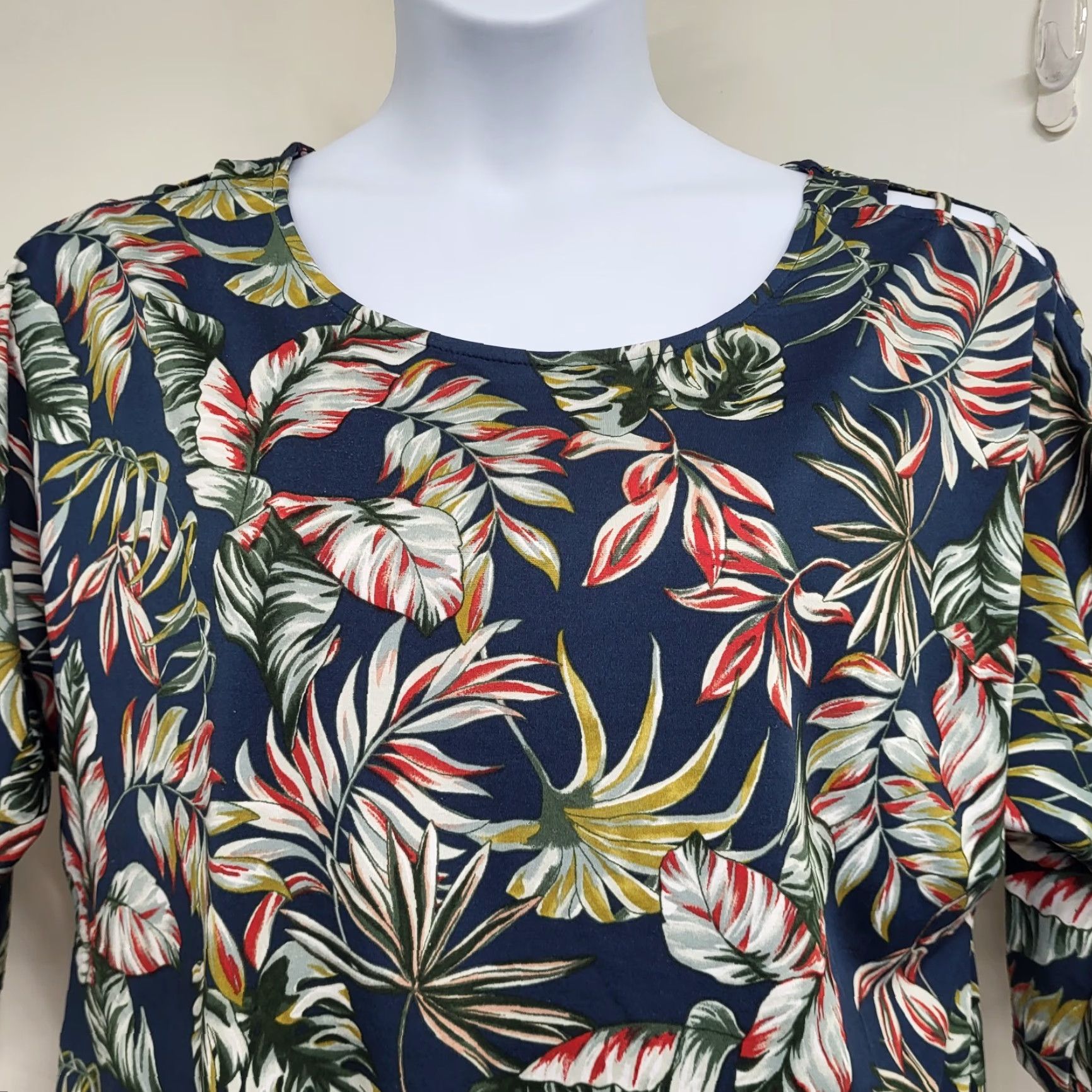 Vintage PERCEPTION CONCEPT Blouse Womens XL Blue Tropical Flower Cut Out Sleeves Floral Pattern 3/4 Sleeve Size XL / US 12-14 / IT 48-50 - 2 Thumbnail