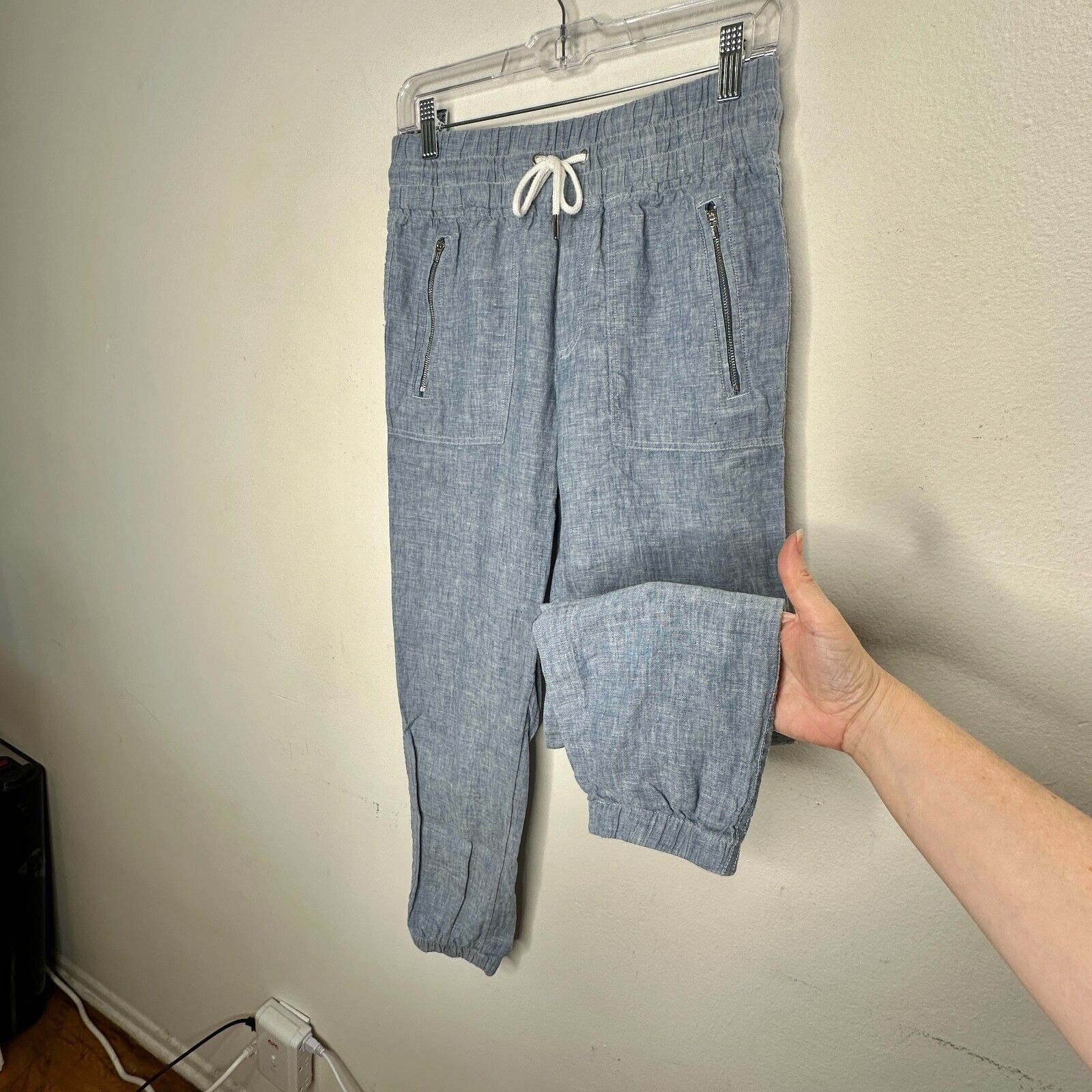 Athleta Athleta Chambray Cabo Linen Jogger Tie Waist Front Zip 4 Size 27" / US 4 / IT 40 - 4 Thumbnail