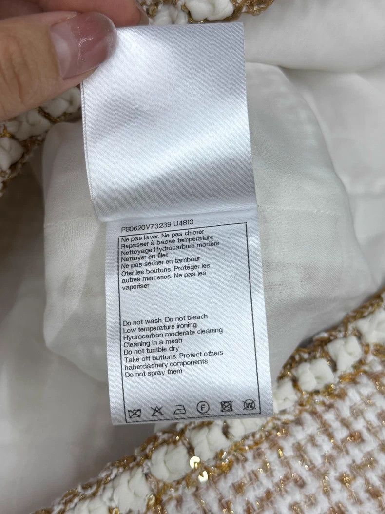 Chanel Chanel 26C gold silk beige vest Size XS / US 0-2 / IT 36-38 - 6 Thumbnail