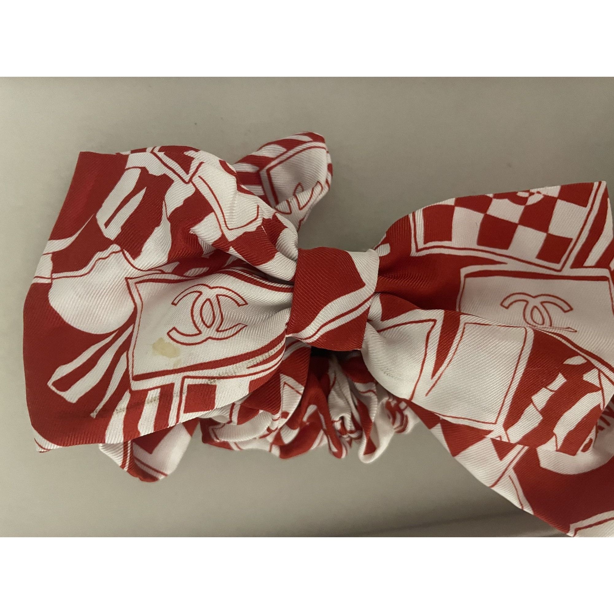 Chanel Chanel Red & White Logo Silk Hair Scrunchie Set Size ONE SIZE - 5 Thumbnail