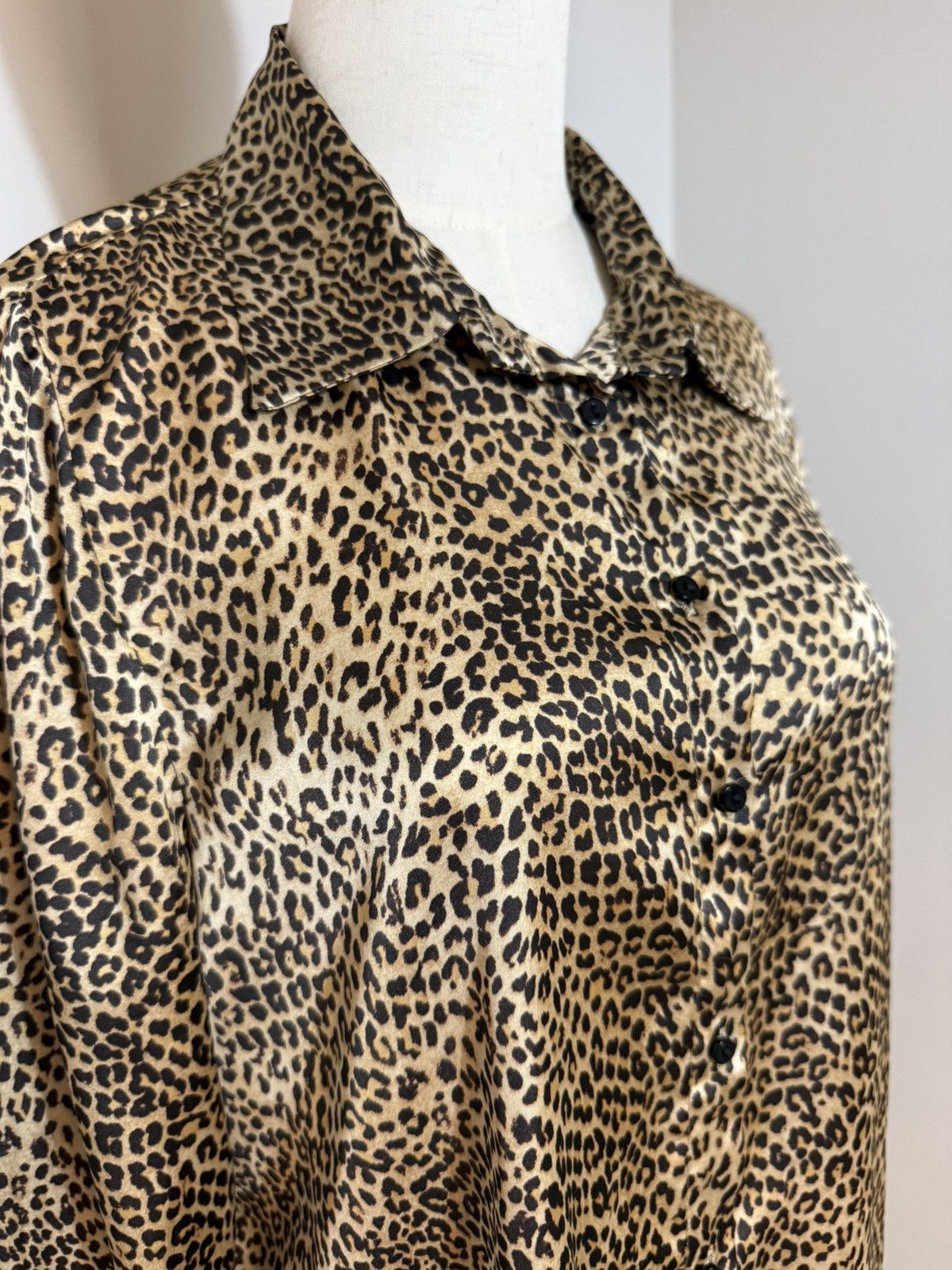Zara Zara leopard print satin button down shirt / blouse / tunic Size L / US 10 / IT 46 - 7 Thumbnail