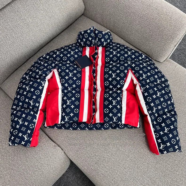 Louis Vuitton Louis Vuitton 24 years new logo full print standing collar Size XS / US 0-2 / IT 36-38 - 1 Thumbnail