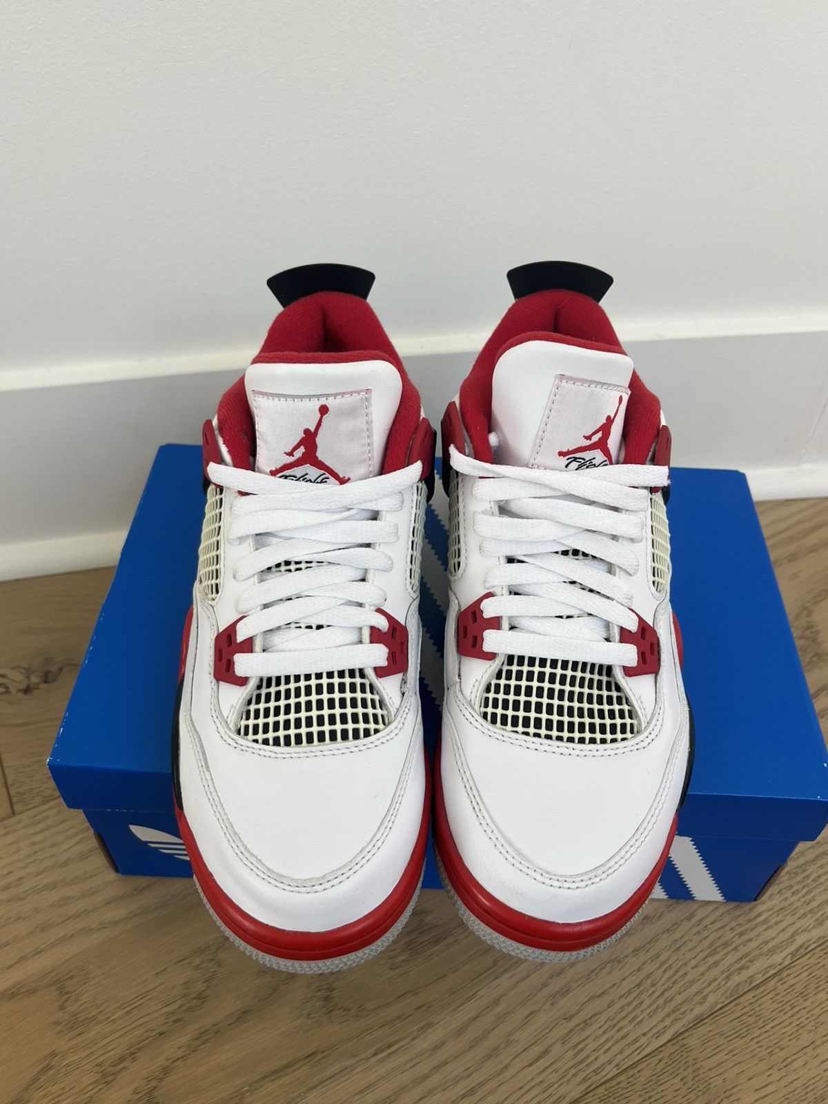 Nike Jordan 4 Fire Red Size US 6 / EU 39 - 2 Thumbnail